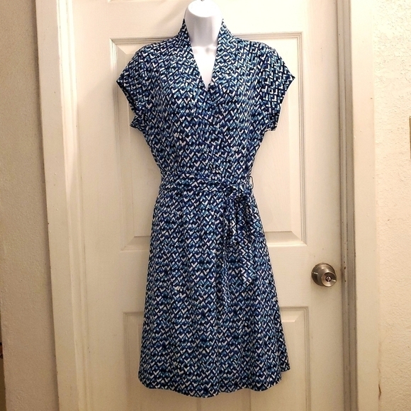Liz Claiborne Dresses & Skirts - Liz Claiborne dress, cap sleeves, modest